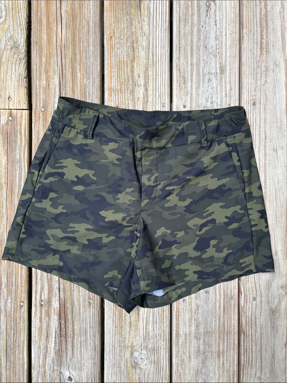 SPANX | Green Camo Athleisure Casual Travel Gorpcore Sunshine Shorts | Size M